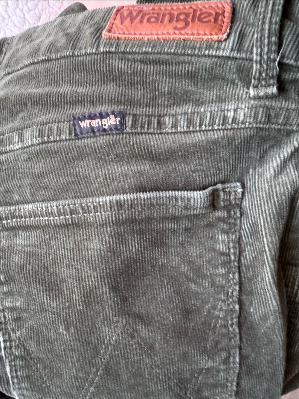 Vintage Wrangler Women's Olive
Green Corduroy Flares 12/32